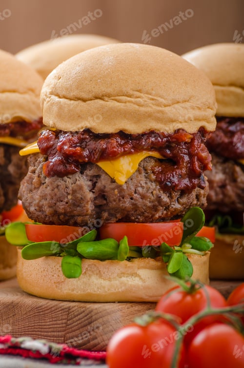 Preview: Beef Sliders with homemade barbecue sauce