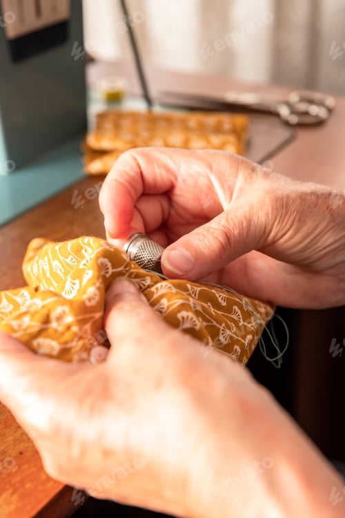 Preview: older woman's hands putting on a thimble