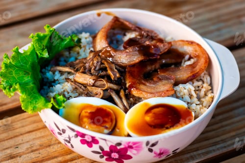 Preview: Delicious Ramen Bowl with Meat and Vegetables