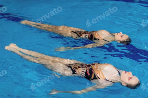 Preview: Female synchronized swimming duet perfects their routine in dedicated training,