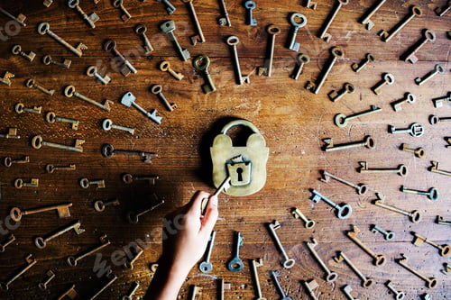 Preview: One lock with several keys