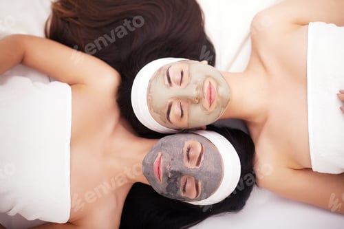 Preview: Group woman getting facial mask and gossip