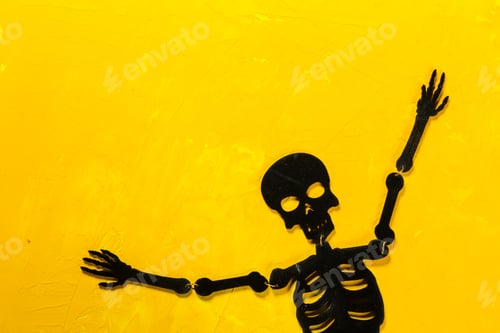 Preview: Halloween decorations on the table