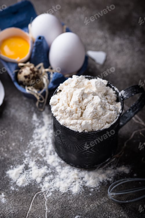 Preview: Baking ingredients with flour and eggs