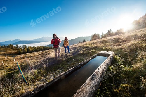 Preview: Austria, Altenmarkt-Zauchensee, young couple hiking at Niedere Tauern
