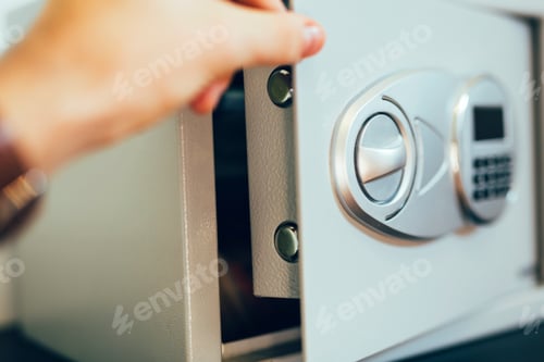 Preview: Opening of a safe