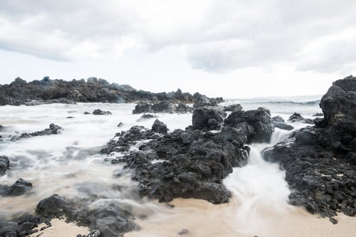 Preview: Powerful ocean current rushing in to beach