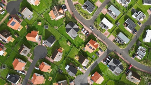 Preview: Aerial shot of a holiday home complex with similar tiny houses