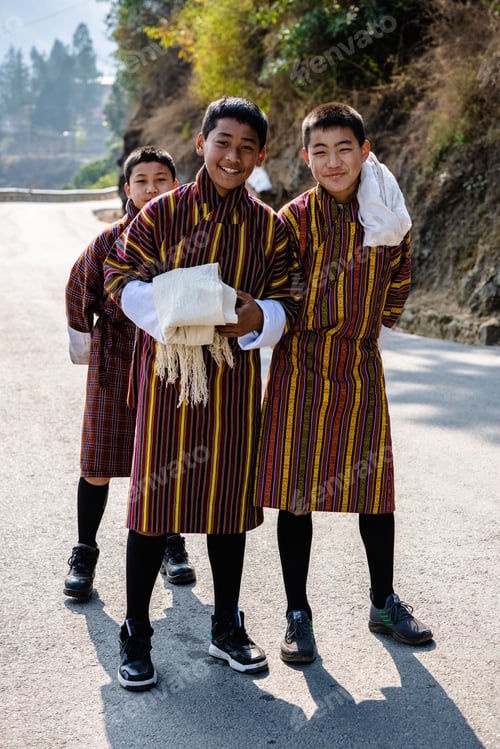 Preview: Bhutanese worshipers at Tshechu festival