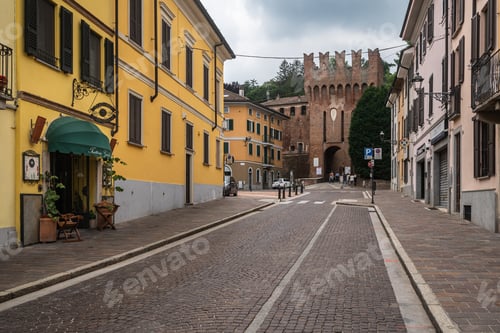 Vista previa: Vista de San Colombano al Lambro, una ciudad de la provincia de Milán famosa por su vino, Italia.