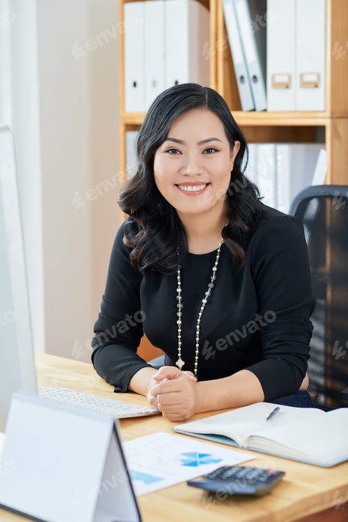 Preview: Confident Woman Working at Desk in Modern Office