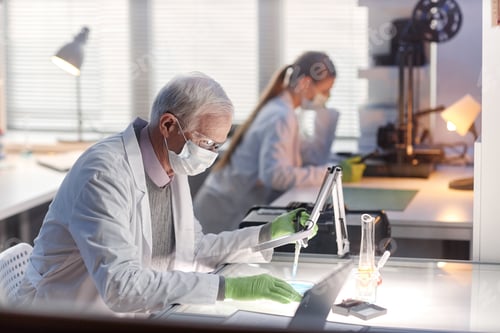 Preview: Senior Caucasian Man Conducting Scientific Experiment in Modern Laboratory