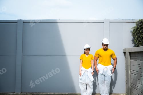 Preview: Couples in the construction technician concept