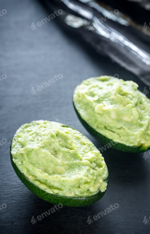 Preview: Guacamole in avocado shells