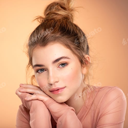 Preview: Closeup portrait of an young girl over colored background. Fashion model posing at studio.