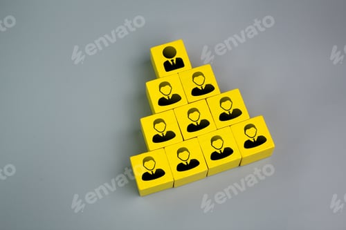 Preview: colored cube with hiaraki worker arrangement and leader above.