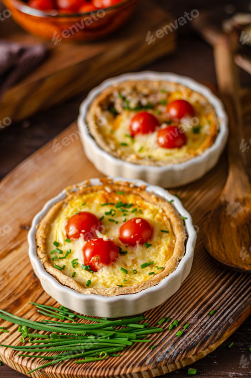 Preview: Homemade cheese quiche with garlic
