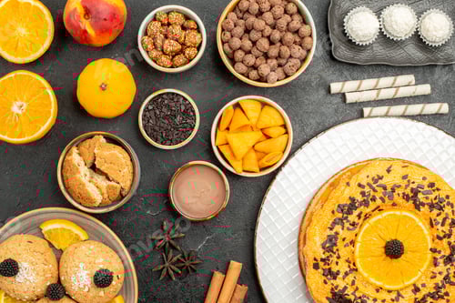 Preview: top view delicious pie with orange slices and cookies on a dark background tea biscuit fruit dessert