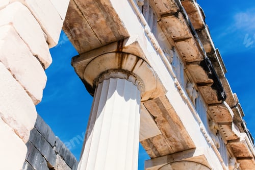 Preview: ancient columns in Greece