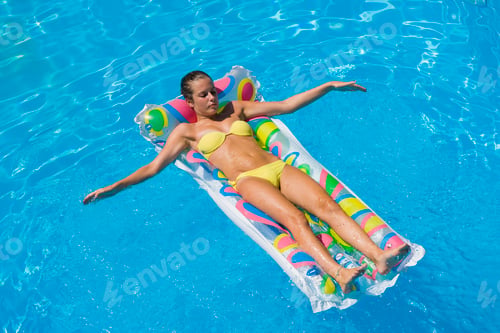 Preview: A girl is relaxing in a swimming pool