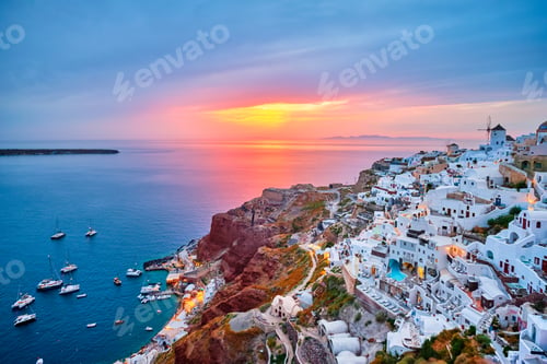 Preview: Famous greek tourist destination Oia, Greece