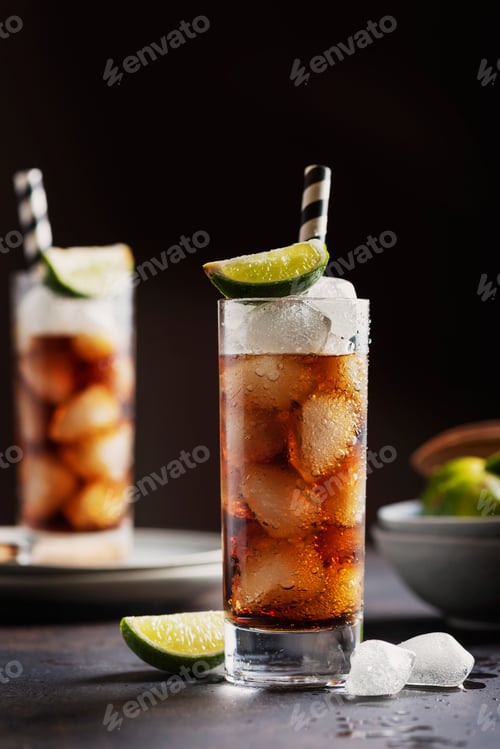 Preview: Alcoholic cocktail cuba libre