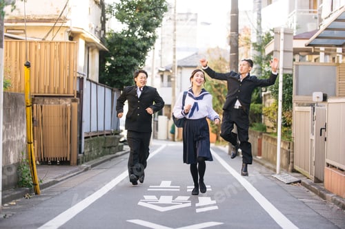 Preview: Japanese students meeting outdoors