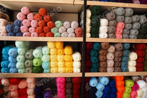 Preview: many colorful colorful yarn in a shelf