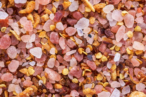 Preview: Himalayan pink salt with garlic and pepper. Food background.