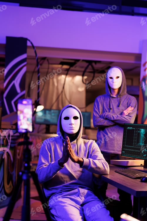 Preview: Hackers recording threatening message