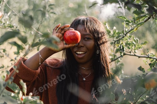 Preview: Portrait of a happy afro girl