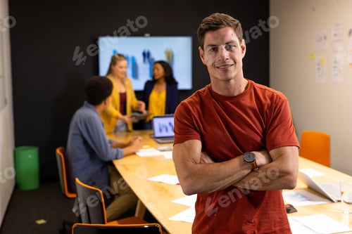 Preview: Portrait of happy caucasian casual businessman smiling in meeting room