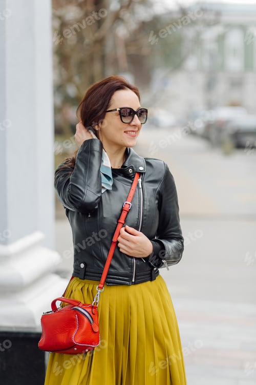 Preview: Stylish Woman in Leather Jacket on City Street