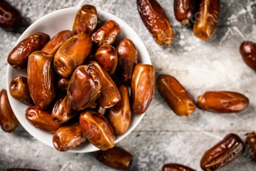 Preview: Full bowl with dates on the table.