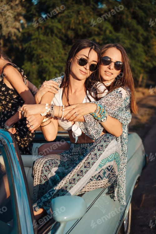 Preview: Two girls have fun in the countryside