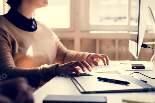 Preview: Businesswoman working in office