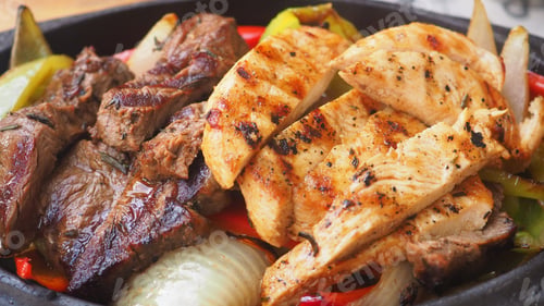 Preview: Grilled meat served on a hot plate at a restaurant