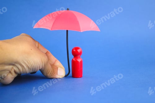 Preview: hands give protection to the wooden figure