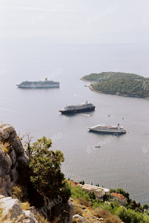 Preview: View from the mountain to the cruise ships in the bay