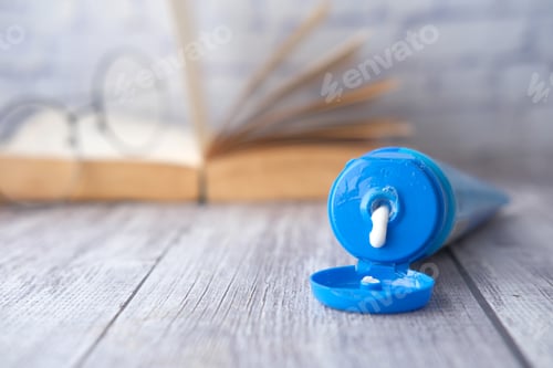 Preview: Close up of face cream in a container