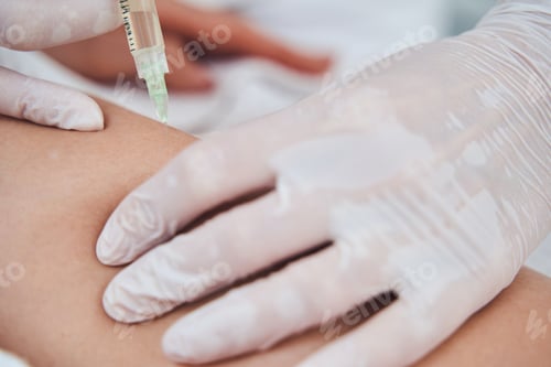 Preview: Professional medical worker doing anti-age beauty procedure