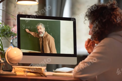 Preview: Online Learning at Home with Curly Hair