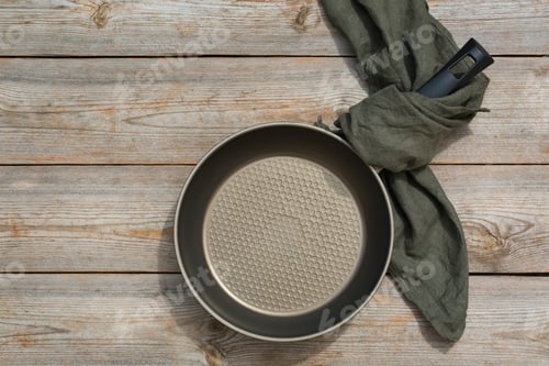 Preview: Empty frying pan on a wooden table, cooking food concept
