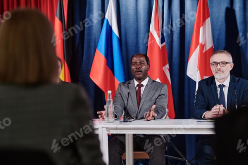 Preview: Politicians answering questions at press conference