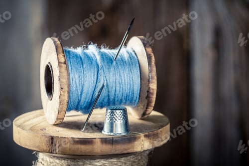 Preview: Closeup of blue threads and big needle