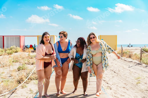 Preview: Group of plus size women with swimwear at the beach