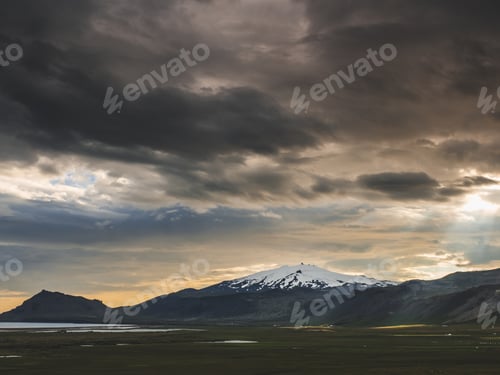 Preview: majestic northern landscape with mountain and clouds, Iceland