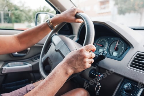 Preview: Woman hand driving a car