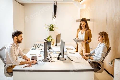 Preview: People working in the office