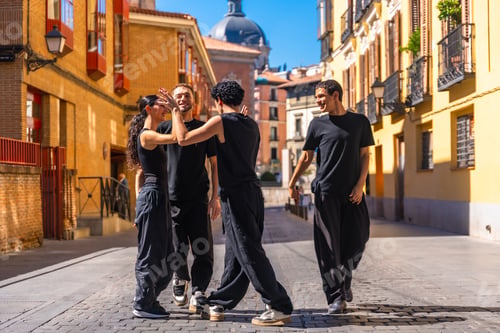 Preview: Young dancers performing street dance in madrid